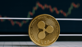 XRP ENFRENTA RESISTENCIA CLAVE TRAS CORRECCIÓN DEL 2.37 POR CIENTO Y SE MANTIENE ENTRE SOPORTE DE 2.03 Y TECHO DE 2.15 DÓLARES